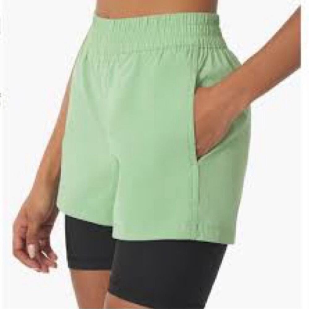 WeWoreWhat Activewear Windbreaker Nylon Biker Short Solid Fair Green Medium NWT